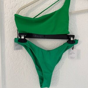 Green One-Shoulder Swimsuit set!
